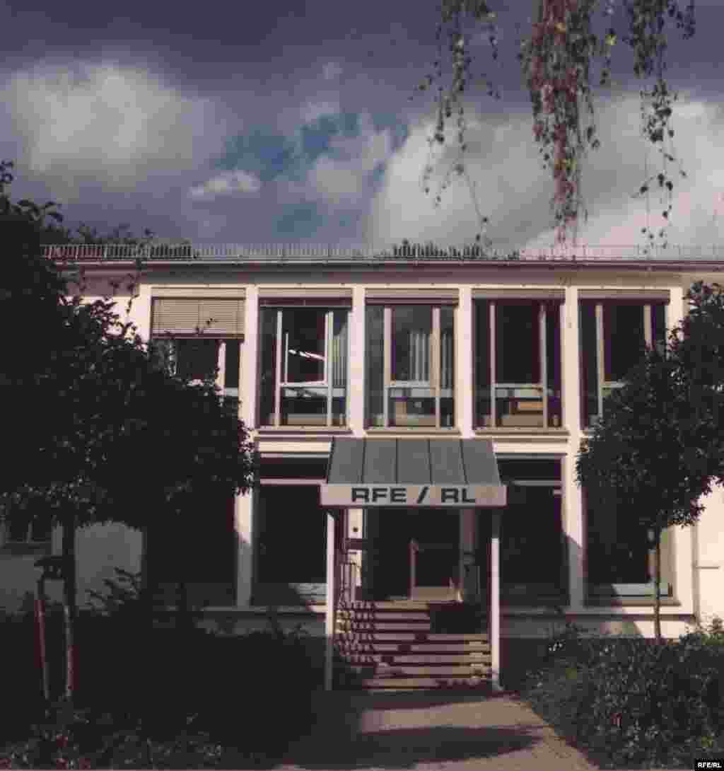 In 1976, Radio Free Europe and Radio Liberty merged into one entity (RFE/RL), which had its headquarters in Munich&#39;s &quot;English Garden.&quot;