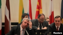 Міністри закордонних справ Польщі та Білорусі Радослав Сікорський (праворуч) та Олександр Мілінкевич