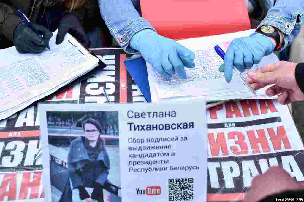Women collect signatures for alternative candidates in Minsk, ahead of Belarus’s presidential election in August. 
