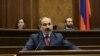 Премьер-министр Армении Никол Пашинян во время правительственного часа в парламенте, Ереван, 27 марта 2019 г.