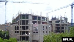 Недостроенное здание в Ереване