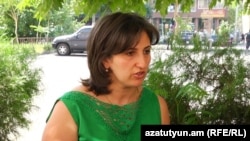Адвокат Павла и Арама Манукянов Инесса Петросян беседует с корреспондентом Радио Азатутюн у здания Апелляционного суда, Ереван, 18 августа 2016 г․