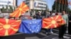 Граѓаните ја прославуваат препораката на ЕК за преговори со Македонија за членство во ЕУ.