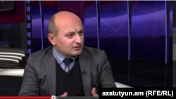 Քաղաքագետ Ստյոպա Սաֆարյանը հարցազրույց է տալիս «Ազատությանը», արխիվ