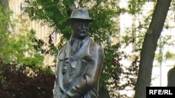 Statuia lui Imre Nagy la Budapesta
