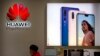 La un magazin Huawei la Beijing