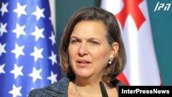 Diplomata americană Victoria Nuland în cursul călătoriei întreprinse în decembria în Georgia