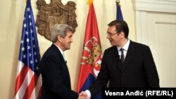 Secretarul de stat John F. Kerry la întîlnirea cu premierul sîrb Aleksandar Vucic la Belgrade