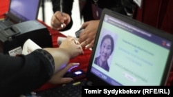 Kyrgyzstan is readying for parliamentary elections in October that the pandemic and a sweeping reorganization of its political parties ensure will be very different from any of its previous votes. (file photo)
