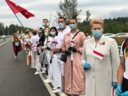 Даля Грибаускайте в живой цепи на границе Литвы и Беларуси