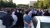 Сотни трудовых мигрантов собрались у душанбинского аэропорта. Май 2021