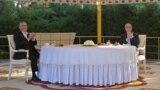 Türkmenistanyň Halk maslahatynyň başlygy Gurbanguly Berdimuhamedow (çepde) we Gazagystanyň prezidenti Kasym Žomart-Tokaýew (arhiw suraty)