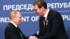 Путін засудив «зовнішнє втручання» у Сербії, Вучич приїде до Москви 9 травня