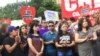 Tineri imigranți din generația „dreamers” la o demonstrație de protest la Los Angeles, California, 1 septembrie 2017