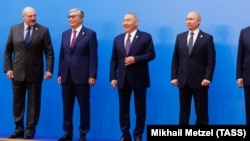 Alyaksandr Lukashenka (left to right), Qasym-Zhomart Toqaev, Nursultan Nazarbaev, and Vladimir Putin pose for a group photo before a meeting of the Supreme Eurasian Economic Council in what was then Nur-Sultan in May 2019.
