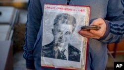 Românii sunt nostalgici după perioada comunistă. Doi din trei români consideră că Ceaușescu a fost un lider bun.