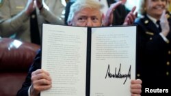 Președintele Donald Trump semnează primul veto al mandatului său, Washington, 15 martie 2019