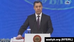 Садыр Жапаров в момент принесения присяги. 28 января 2021 года