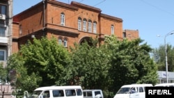 Գյումրիից Երեւան ուղեւորներ տեղափոխած միկրոավտոբուսները, 31-ը մայիսի, 2009 թ.