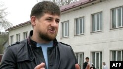 Нохчийчоь -- Контртерроран операцин раж дIаяккхарх лаьцна Хоси-юртахь журналисташна дуьйцуш ву Кадыров Рамзан, 16Охан2009 
