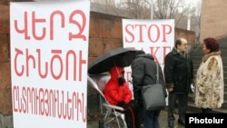 Անդրիաս Ղուկասյանը հացադուլի վայրում, արխիվ