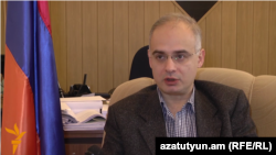 ՀԱԿ-ի խորհրդարանական խմբակցության ղեկավար Լևոն Զուրաբյանը: