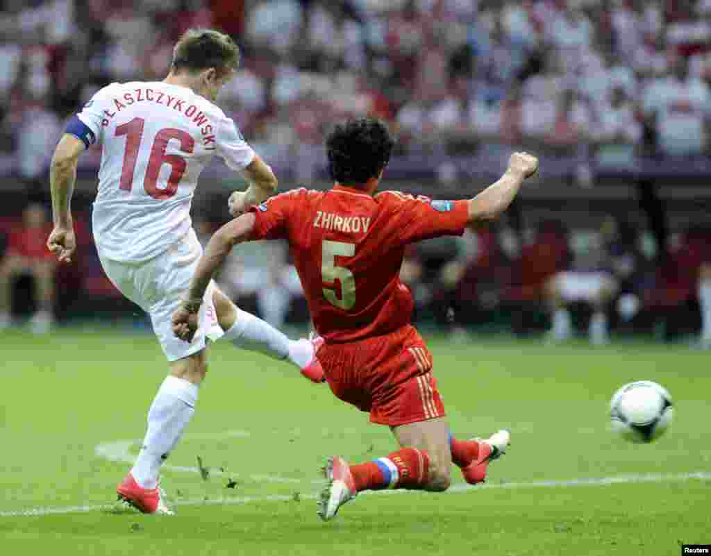 Poland's Jakub Blaszczykowski (left) scores a goal during the match against Russia in Warsaw.