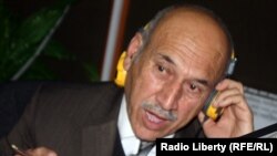 د سیاسي چارو شنونکی اسحق اتمر