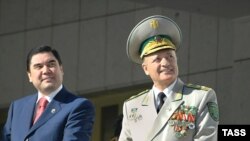 Mamedgeldyev (right) with President Berdymukhammedov at a parade marking Turkmenistan Independence in 2007