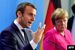 French President Emmanuel Macron (left) and German Chancellor Angela Merkel (file photo)