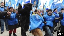 Pristalice Janukoviča slave pobedu na ulicama Kijeva