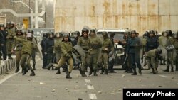 As clashes continue in the streets of Tehran, the U.S. Congress has voiced its support for the opposition.
