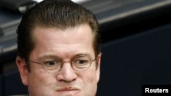 Karl-Theodor zu Guttenberg la o sesiune a Bundestagului