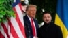 Американскиот претседател, Доналд Трамп го поздрави украинскиот претседател, Володимир Зеленски во Белата куќа на 18. август 2025.