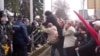 Судири меѓу полицијата и стечајните работници на протестот пред владата во Скопје. 18 февруари 2014.