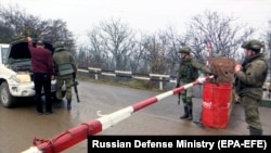 After media reports about the installation of new Russian checkpoints near Meghri, the Russian Federal Security Service's Border Guards Department in Armenia explained that it was done in coordination with Yerevan to prevent smuggling, illegal migration, and other offenses. (file photo)