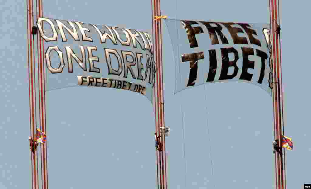 Three demonstrators scale the Golden Gate Bridge to unfurl two "Free Tibet" banners in San Francisco, California, where the torch relay took an undisclosed route, in April 2008.