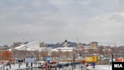 Pamje në Shkup, ku vërehen kisha dhe xhamia...