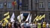 Echipa PAS protestând la CEC