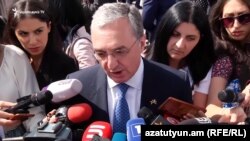 Министр иностранных дел Армении Зограб Мнацаканян (архив)