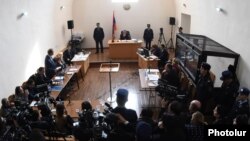 Ավետիսյանների սպանության գործով դատական նիստերից մեկը Գյուրիում, արխիվ