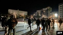 شورشیان مخالف حکومت بشار اسد، بامداد روز شنبه، دهم آذر، آزادانه در خیابان‌ها و میادین اصلی حلب تردد می‌کنند