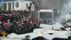 Protesters Clash With Riot Police In Kyiv
