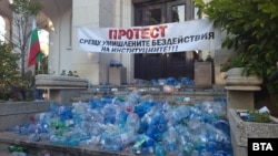 "Течове навсякъде". Защо няма вода в Плевен според протестиращите