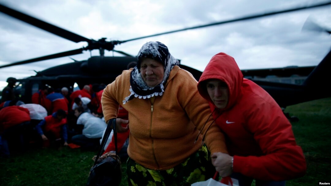 Helikopter EUFOR-a pristigao u pomoć. Evakuacija mještana sela Šerići kod Žepča