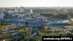 Архіўнае фота. Будаўніцтва шматфункцыянальнага комплексу «Газпром Цэнтар» у Менску. Верасень 2016 году