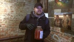 Activists Attack Moscow Exhibition Showing Photos Of Ukraine Soldiers