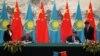 Казакстандын президенти Касым-Жомарт Токаев менен Кытайдын мамлекет башчысы Си Цзиньпиң документтерге кол коюу учурунда. Бээжин. 11-сентябрь, 2019-жыл.