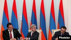 Նախկին կոալիցիոն գործընկերներ Գագիկ Ծառուկյանն (ձ) և Արթուր Բաղդասարյանը (աջ) վիճել են Վոլեյբոլի ֆեդերացիայի պատճառով։ 