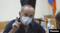 Экс-президент Армении Роберт Кочарян в суде (архив)